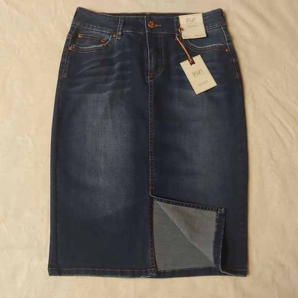 NWT denim pencil skirt - Picture 2 of 5